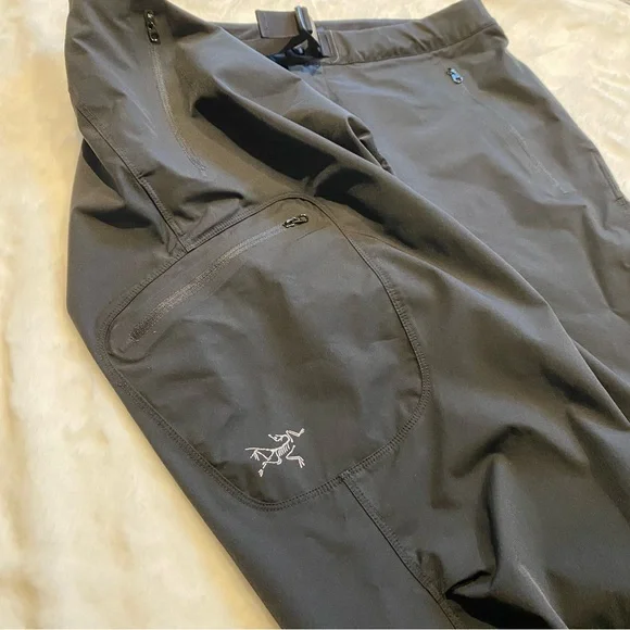 (M) Arc’teryx Men’s Hiking Pants Black Medium Hike Outdoor Windbreaker 33x32 - Picture 12 of 15